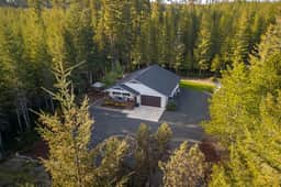 5-acres, 2 Cabins, Hot Tub, Sauna, Game Rm, Trails - Image 2