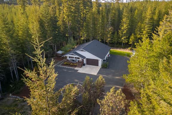 5-acres, 2 Cabins, Hot Tub, Sauna, Game Rm, Trails - Image 2